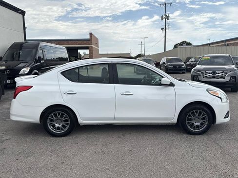 Used 2016 Nissan Versa SV FWD image 5