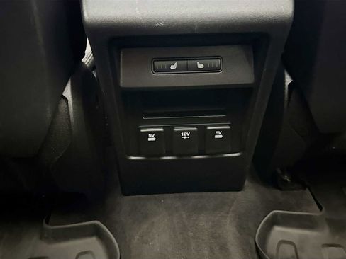 Used 2016 Land Rover Discovery Sport HSE image 24