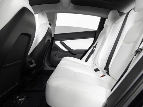 Used 2021 Tesla Model 3 Performance image 18