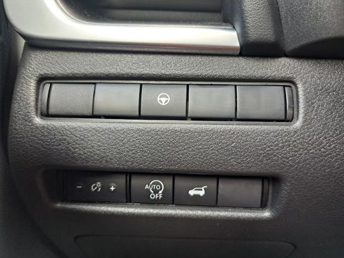 Used 2025 Nissan Rogue SV FWD image 15