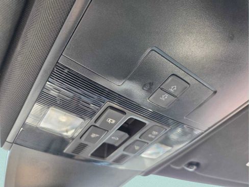 Used 2023 Volkswagen Tiguan SE R-Line image 33