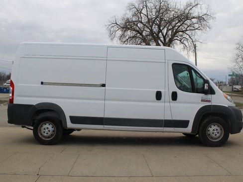 Used 2018 RAM ProMaster 2500 FWD image 3