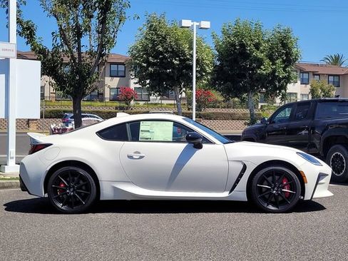 New 2026 Toyota GR86 Premium RWD image 4