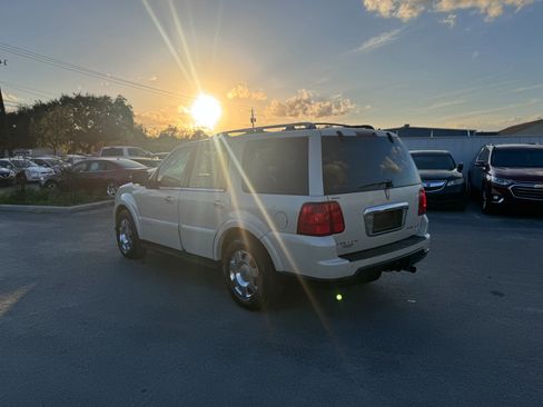 Used 2005 Lincoln Navigator 2WD image 7