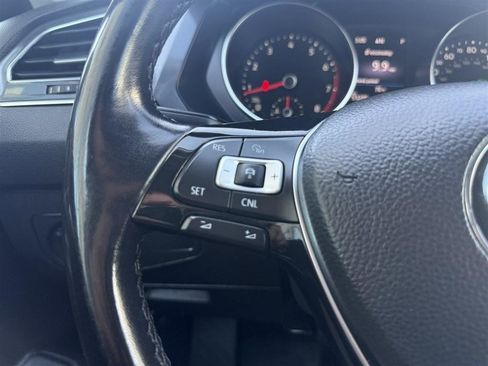 Used 2018 Volkswagen Tiguan SEL AWD/4WD image 16