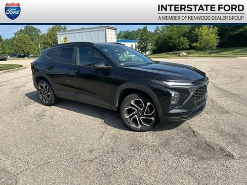 Used 2024 Chevrolet Trax RS w/ Sunroof Package FWD image 1