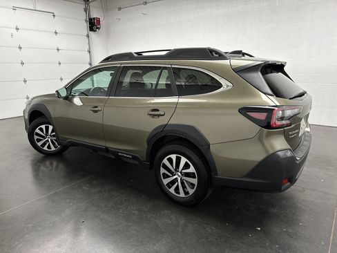 Used 2024 Subaru Outback Premium AWD/4WD image 6