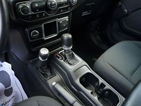 Used 2022 Jeep Wrangler Unlimited Sport AWD/4WD image 28