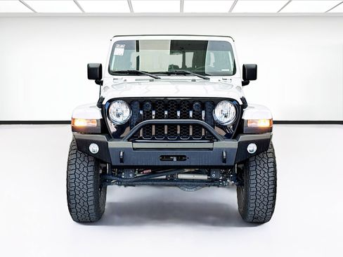 Used 2023 Jeep Gladiator Sport AWD/4WD image 2