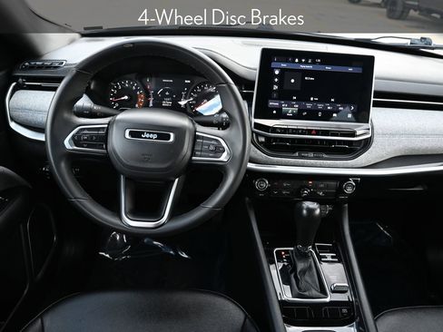 Used 2024 Jeep Compass Latitude image 18