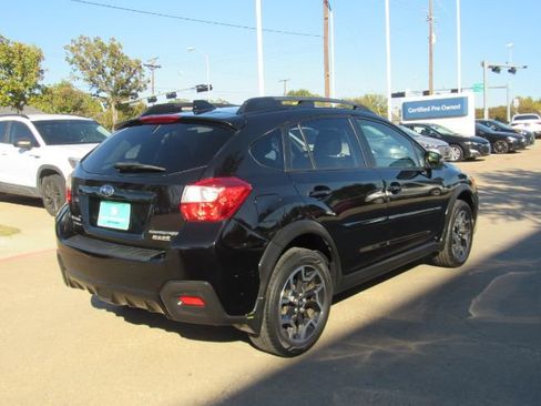 Used 2017 Subaru Crosstrek 2.0i Limited image 8