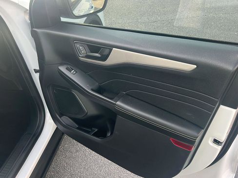 Used 2022 Ford Escape SE FWD image 13