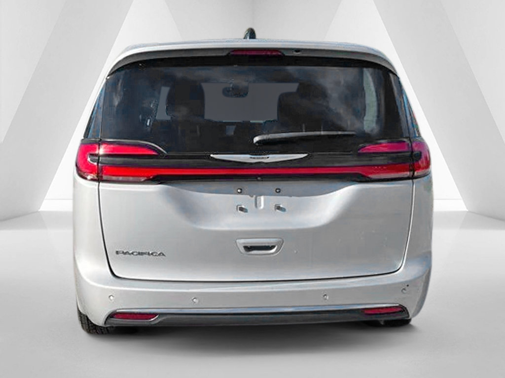 Used 2024 Chrysler Pacifica Touring-L FWD image 7