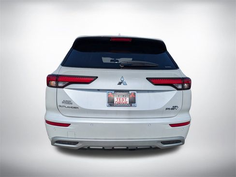 New 2025 Mitsubishi Outlander SEL image 4