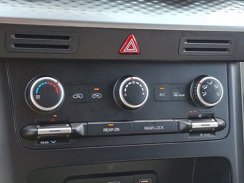 Certified 2024 Kia Carnival LX image 23