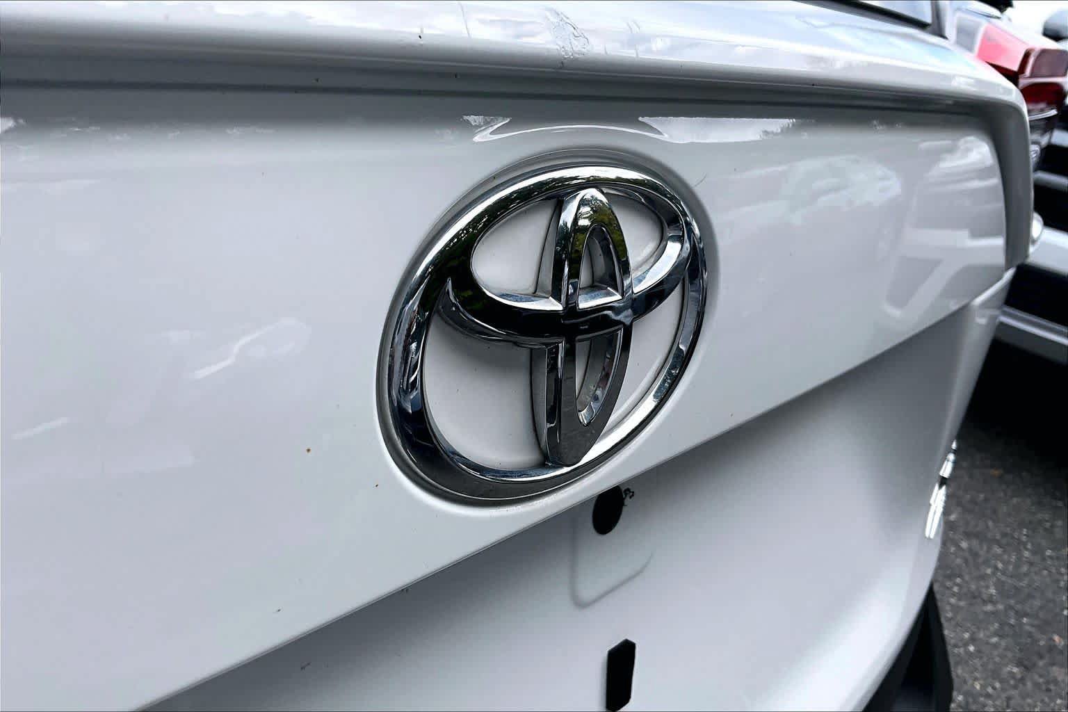 Used 2023 Toyota RAV4 XLE w/ Convenience Package AWD/4WD image 30
