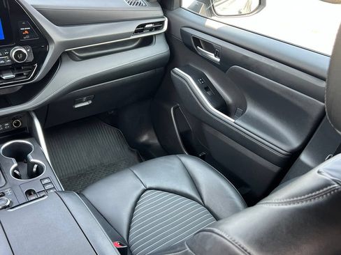 Used 2023 Toyota Highlander XSE AWD/4WD image 21