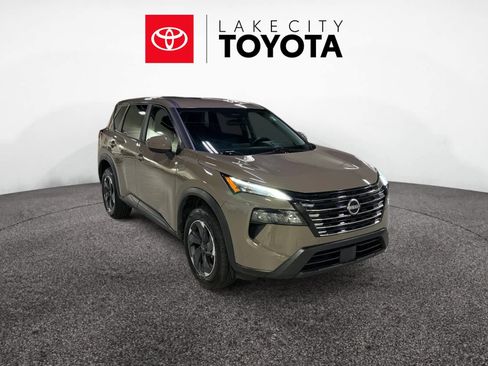 Used 2025 Nissan Rogue SV image 10