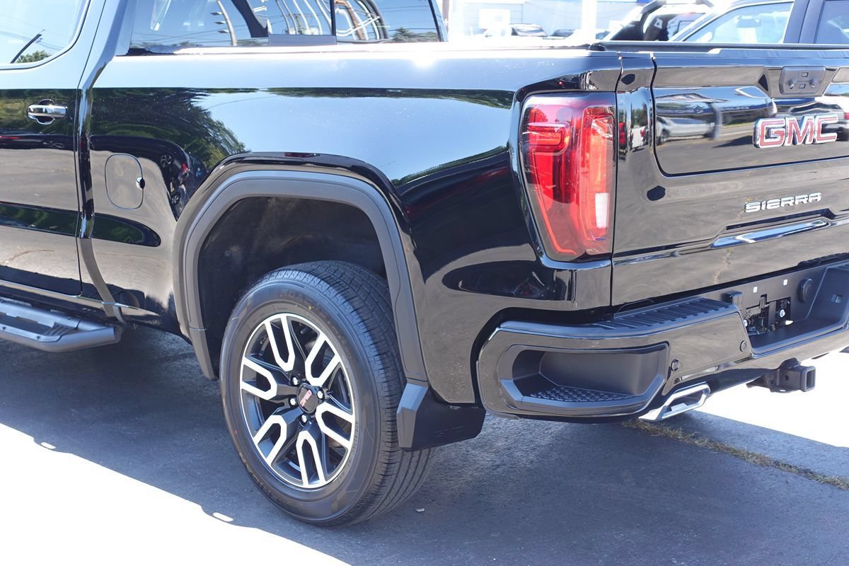 Used 2023 GMC Sierra 1500 AT4 w/ AT4 Preferred Package AWD/4WD image 10