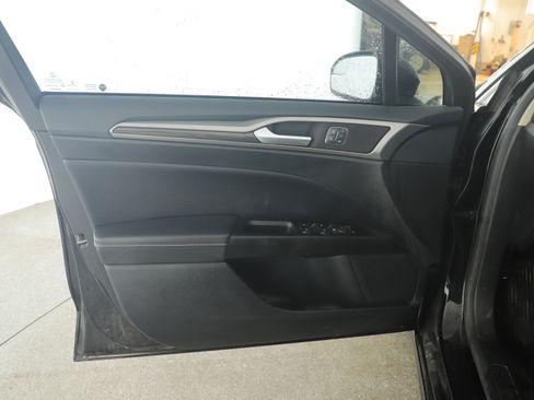 Used 2017 Ford Fusion SE image 14