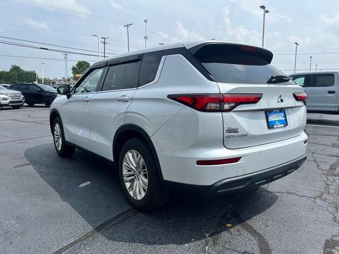 Used 2023 Mitsubishi Outlander ES AWD/4WD image 6