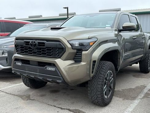 Certified 2025 Toyota Tacoma TRD Sport AWD/4WD image 13