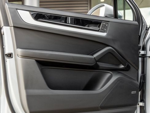 Certified 2025 Porsche Cayenne image 19