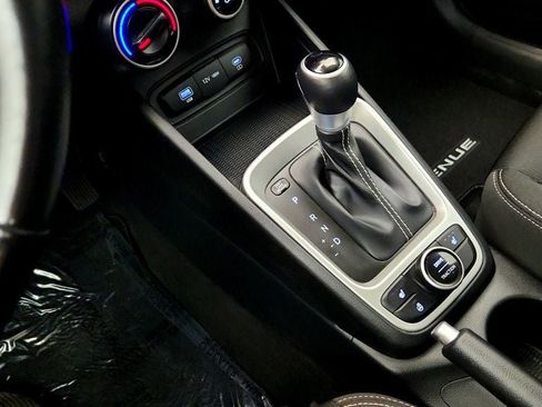 Used 2023 Hyundai Venue FWD image 16