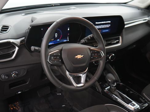 Used 2024 Chevrolet TrailBlazer LT w/ Convenience Package AWD/4WD image 21