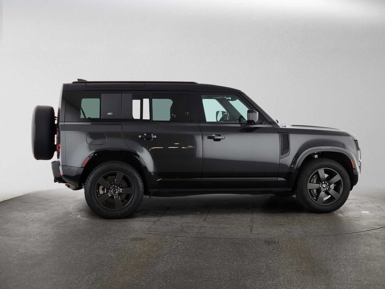 Used 2023 Land Rover Defender 110 X-Dynamic SE AWD/4WD image 6