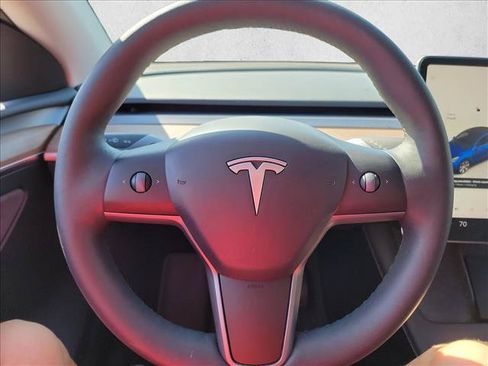 Used 2024 Tesla Model Y 2WD image 15