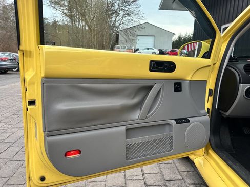 Used 2005 Volkswagen Beetle GL image 12