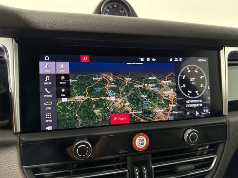 Certified 2025 Porsche Macan image 27