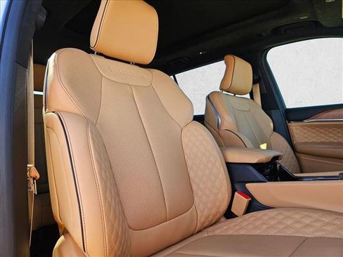 Used 2025 Jeep Grand Cherokee L Summit image 19