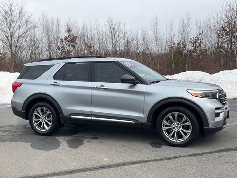 Used 2022 Ford Explorer XLT w/ Equipment Group 202A image 1