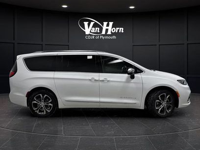 New 2026 Chrysler Pacifica Pinnacle w/ Trailer Tow Group