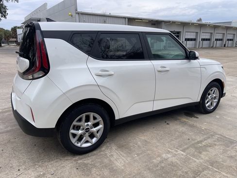 Used 2025 Kia Soul LX w/ LX Technology Package image 4
