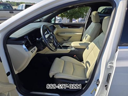 Used 2017 Cadillac XT5 Luxury w/ Driver Awareness Package FWD image 10