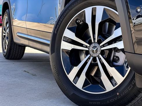 New 2025 Mercedes-Benz GLB 250 GLB 250 image 2