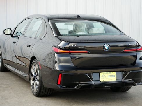Used 2023 BMW i7 xDrive60 w/ Executive Package 2 image 56