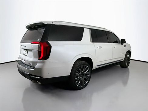 Used 2025 GMC Yukon XL Denali Ultimate AWD/4WD image 5
