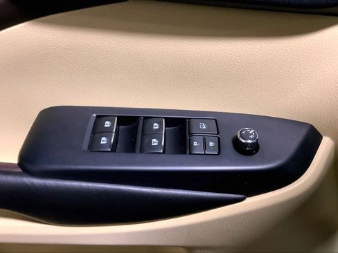 Used 2019 Toyota Highlander Limited image 68