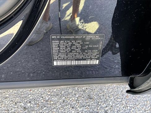 Certified 2025 Volkswagen Atlas SE image 30