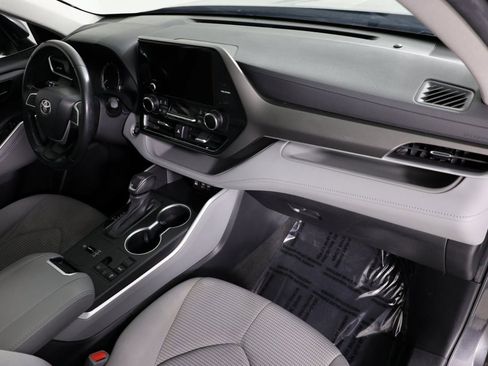 Used 2023 Toyota Highlander LE image 32
