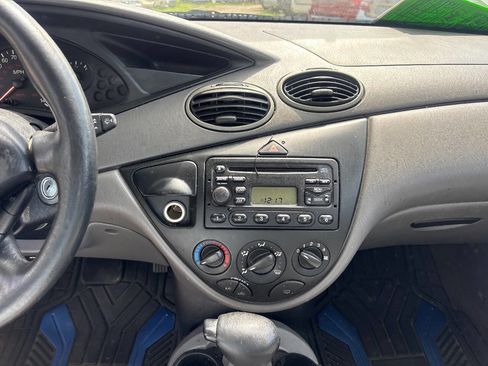 Used 2002 Ford Focus SE FWD image 9