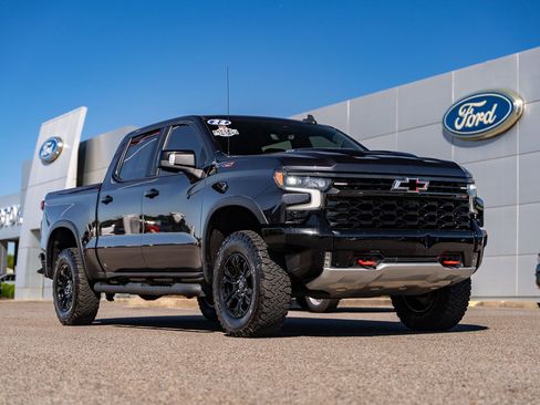 Used 2022 Chevrolet Silverado 1500 ZR2 w/ Technology Package AWD/4WD image 1