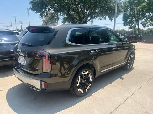 Used 2024 Kia Telluride EX w/ EX Captain's Chair Package AWD/4WD image 4