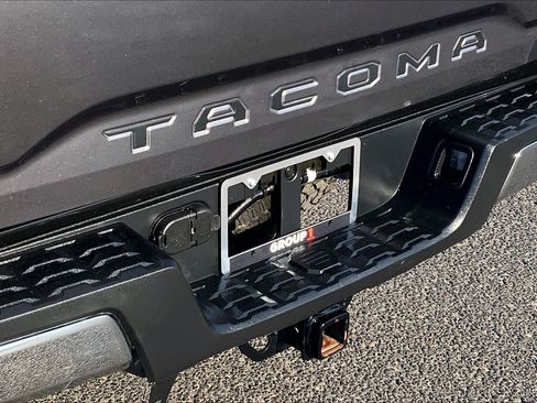 Used 2022 Toyota Tacoma TRD Off-Road AWD/4WD image 31
