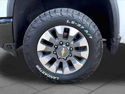 Used 2024 Chevrolet Silverado 2500 Custom w/ Custom Value Package AWD/4WD image 11