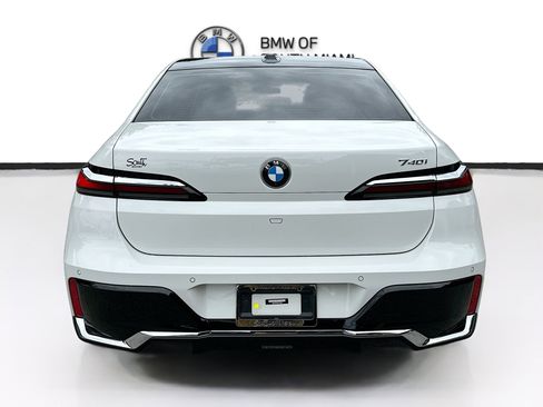 Used 2023 BMW 740i w/ Executive Package image 6